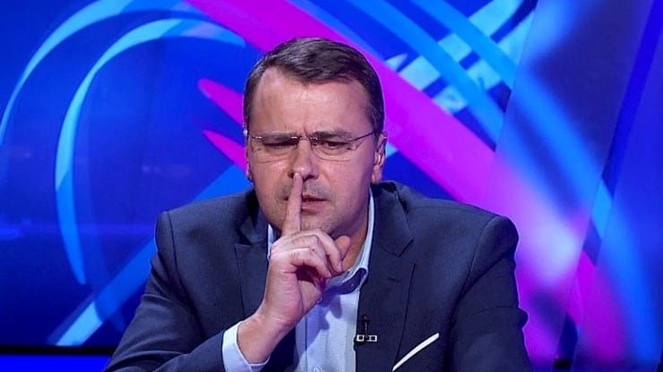 Vali Moraru, într-un moment de liniște ca moderator la Digi Sport