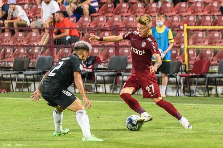 O imagine dintr-un meci al celor de la CFR Cluj - Petrila contra Negru