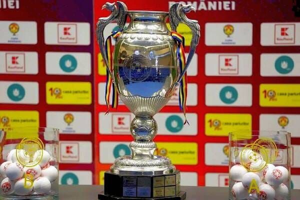 Imginea trofeului Cupei României, competiție cu format greu de înțeles