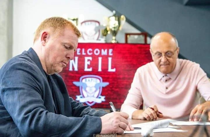 Dan Șucu și Neil Lennon la semnarea contractului