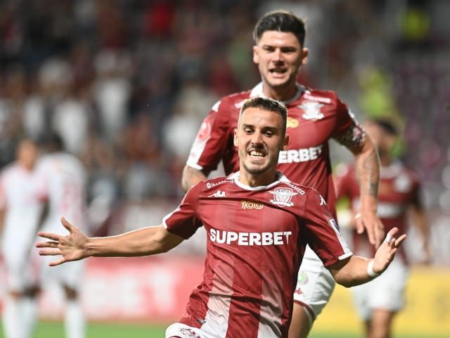 Oaidă în tricoul Rapidului