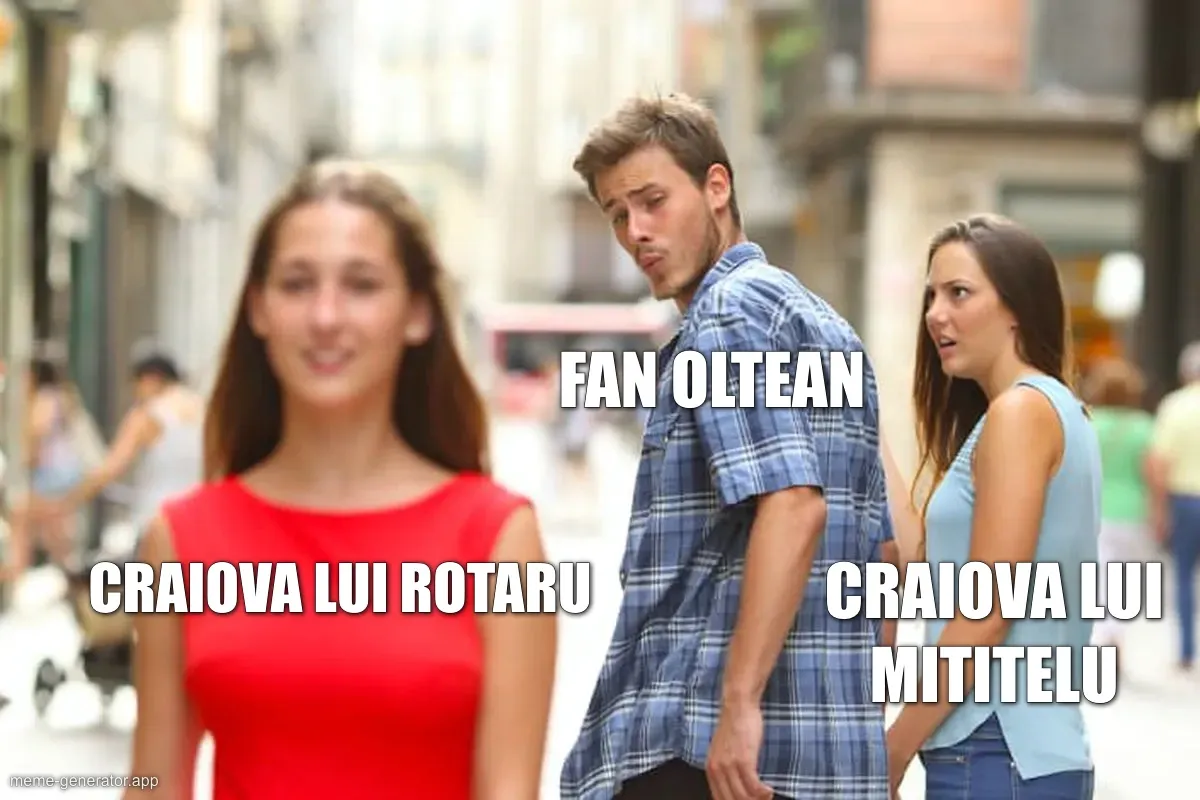 Memă cu bărbatul care se uită după altă femeie în timp ce-și ține iubita de mână 